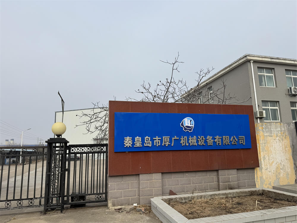 廠(chǎng)區(qū)門(mén)口