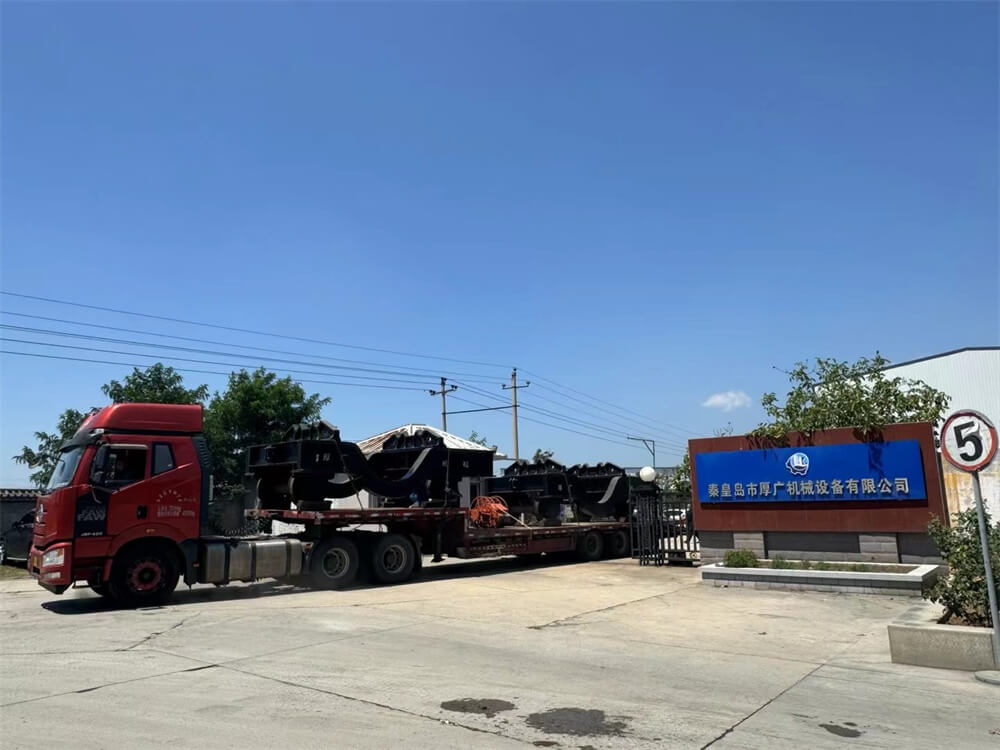鐵水車(chē)出廠(chǎng)
